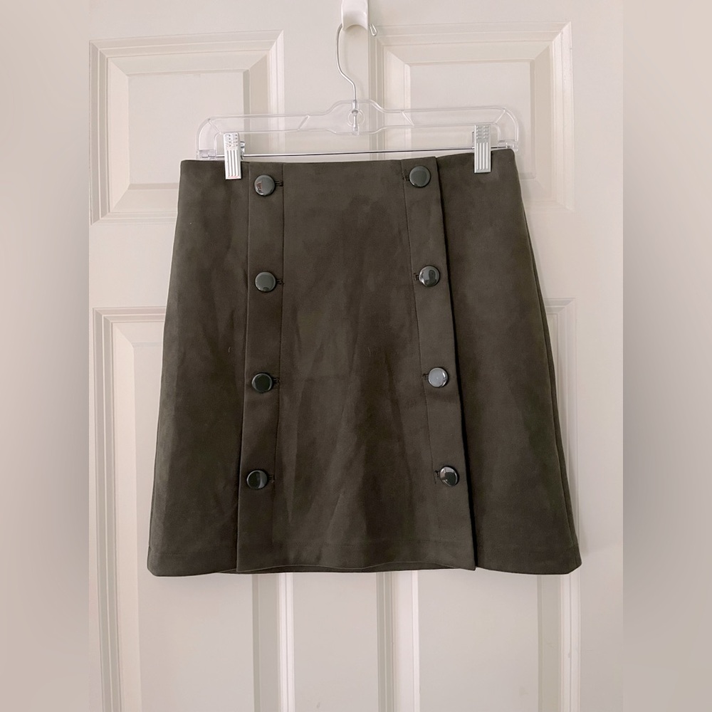 Women’s Loft Suede Olive Green Mini Skirt
Button front accents back zip lined 2